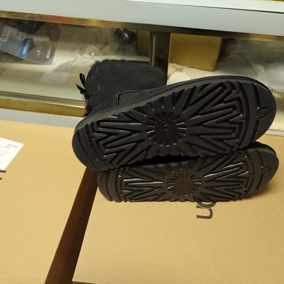 🎁UGG Bailey Bow II Velvet Ribbon Suede/ Sheepskin BOOTS without box - Picture 3 of 6